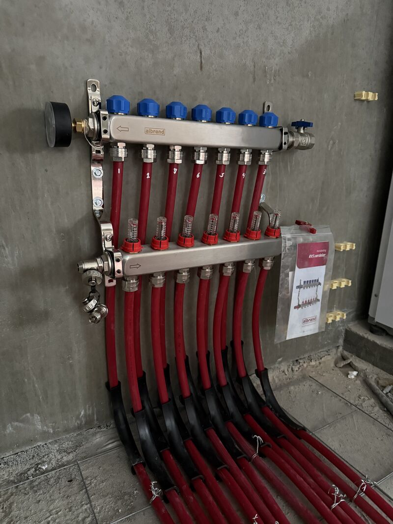 pomp_vloerverwarming_mijnvloercompleet Vloerverwarming